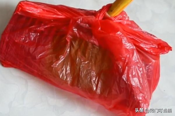 家里用扫把讲究,家里用扫把扫地扬起灰尘