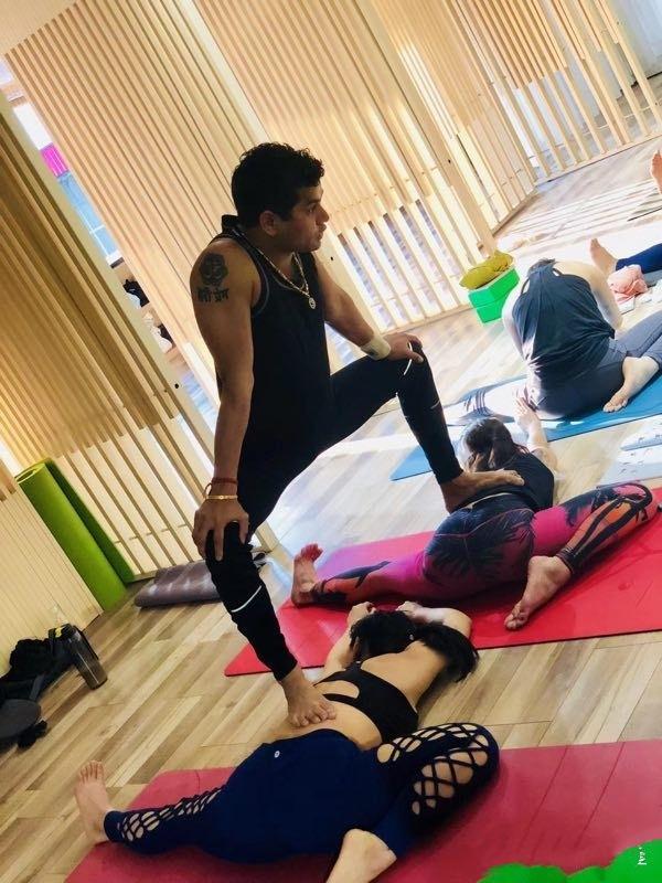 光靠青蛙趴能练出横叉来吗,横叉青蛙趴训练目的