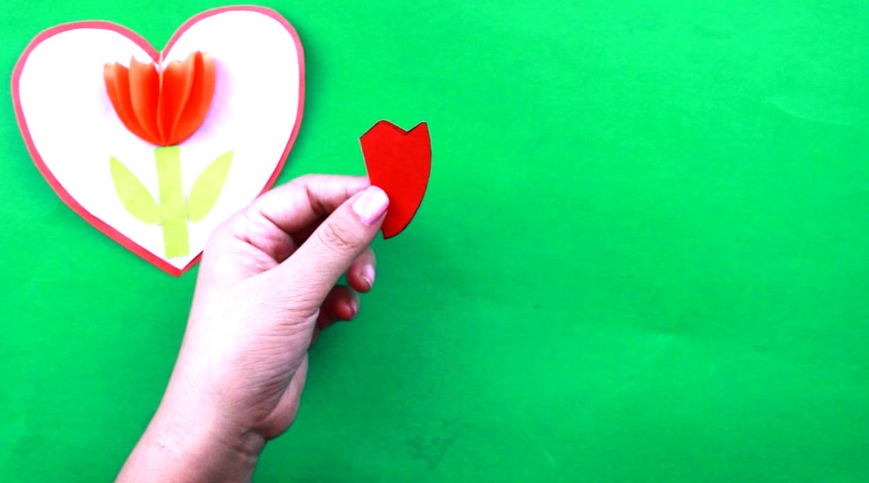 38女王节幼儿手工贺卡,亲子手工三八妇女节折叠花朵贺卡