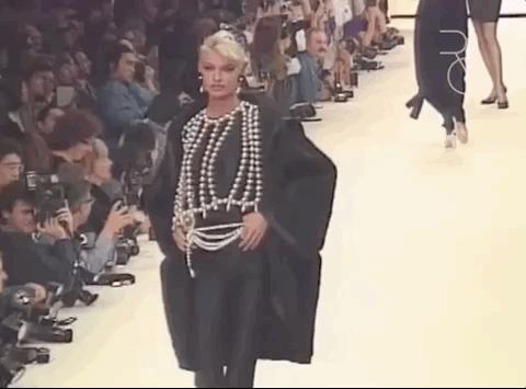 顶流女明星整容,顶流女星整容后回国复仇全集