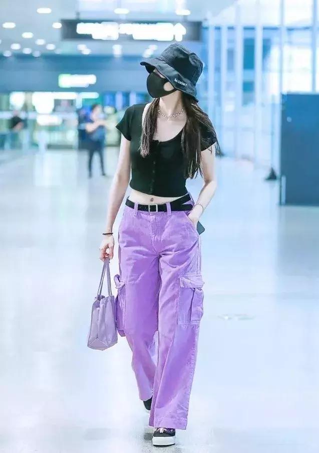 刘雯米兰时装周试装,刘雯维密走秀比心