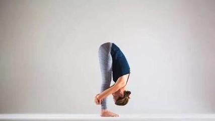 什么瑜伽动作改善毛孔,皮肤松弛瑜伽动作图解