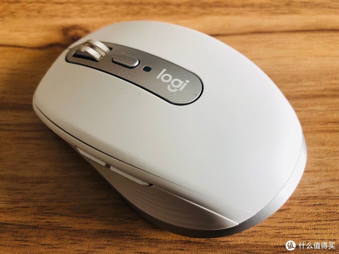 冷淡风生产力:MacBook、苹果11ProMax、燃风键盘、索尼Z1R耳机