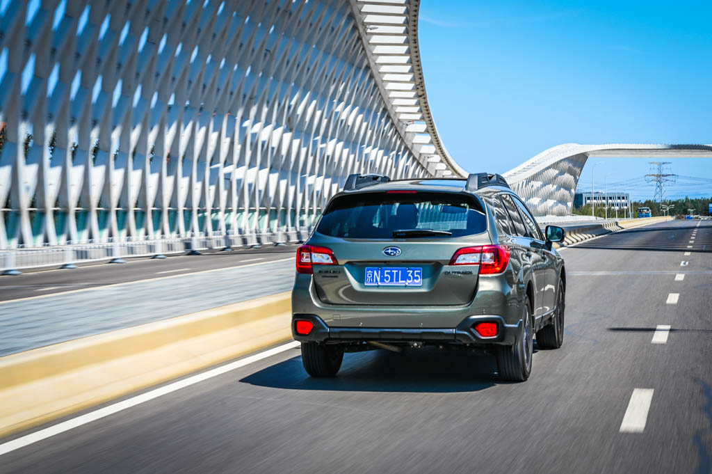 2020款斯巴鲁傲虎特装版黑色,斯巴鲁傲虎2021款特装版