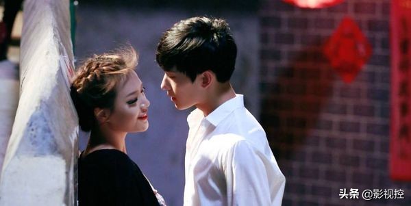 左耳台词甜言蜜语说给左耳听,甜言蜜语说给左耳听音乐