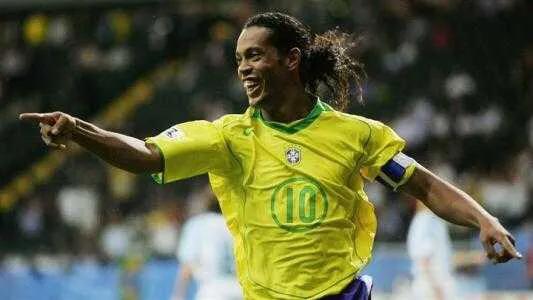 罗纳尔迪尼奥成就了梅西,罗纳尔迪尼奥艺术足球