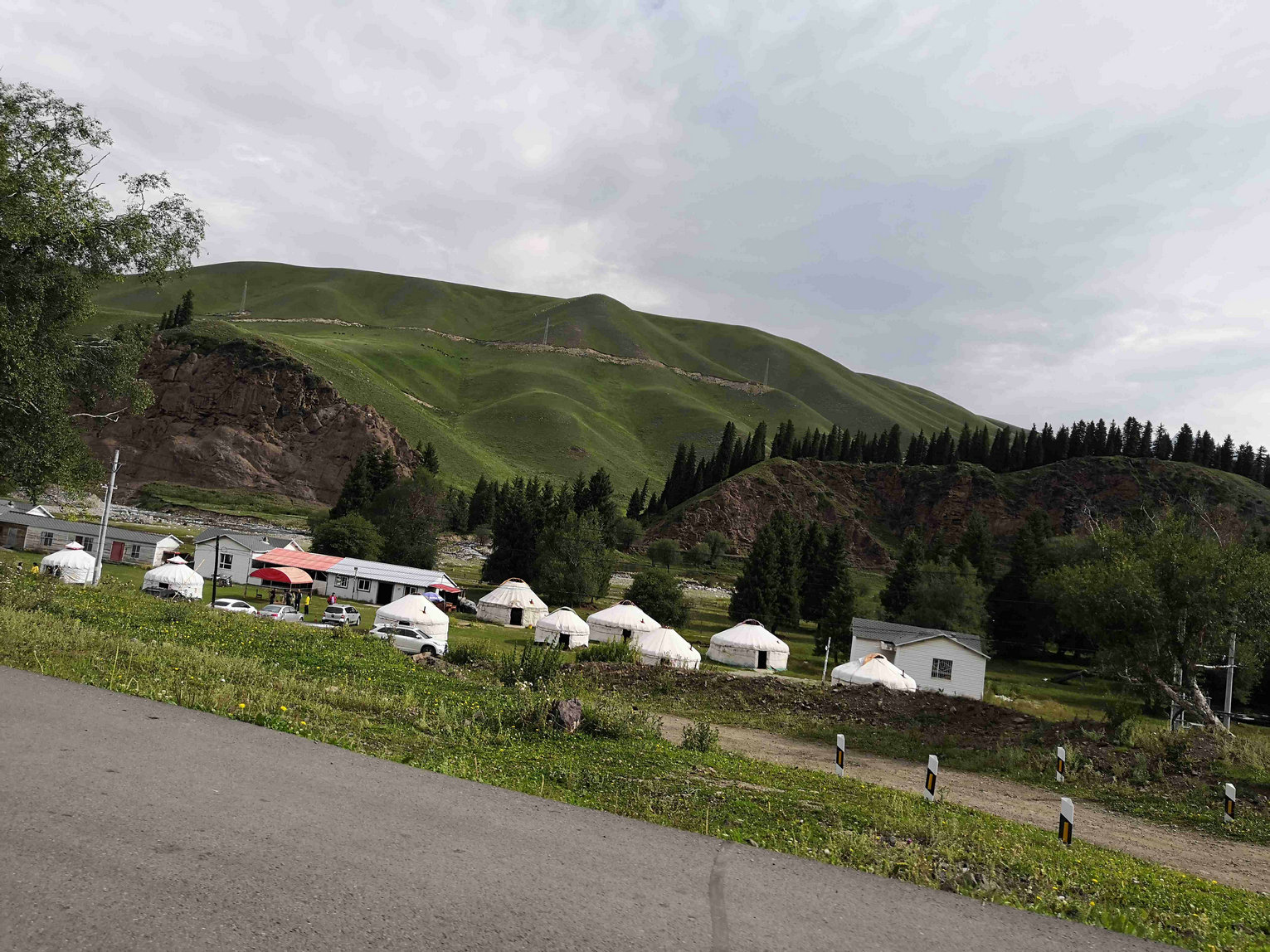 *疆新**蒙古包旅店老板，看他一天的收入多少，一个月就抵我一年工资