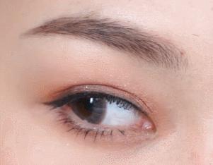 网红眼影盘ins眼影画法,红色眼影和橙色眼影搭配画法