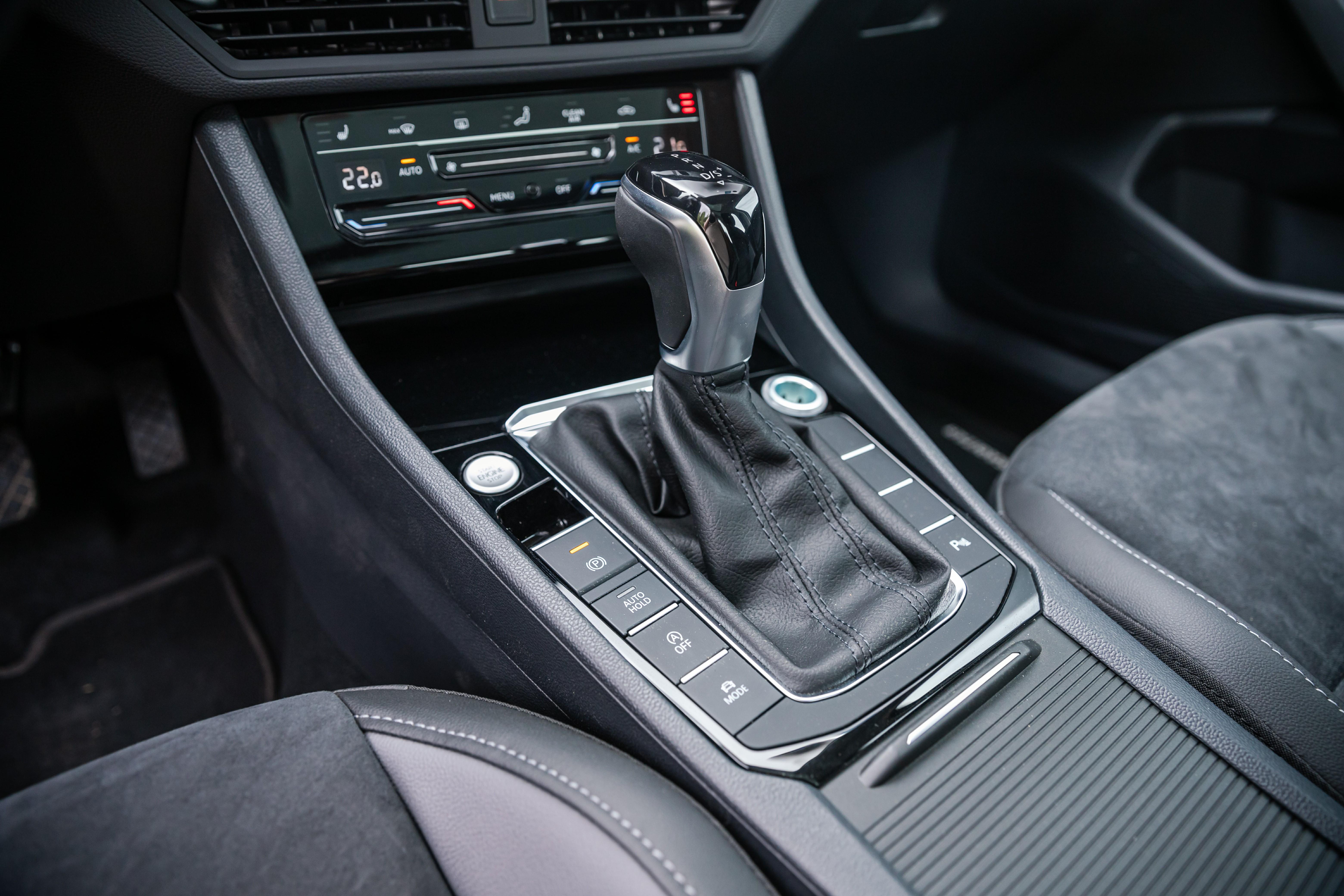 斯柯达明锐1.6和速腾发动机一样吗,斯柯达新明锐和速腾对比