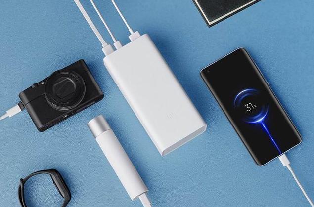 摆摊必备品：小米30000mAh超大容量移动电源，续航更持久