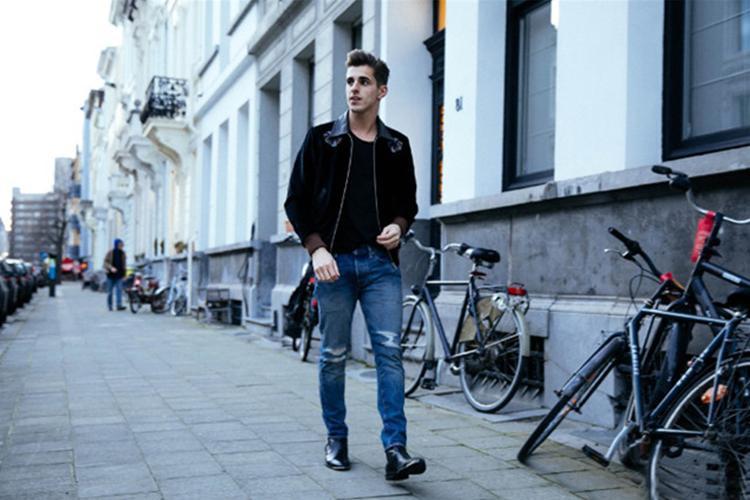 切尔西高筒靴男生,偷穿女朋友的鞋子