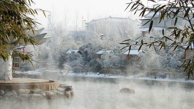 北京滑雪温泉住宿一体,北京滑雪攻略旅游路线推荐