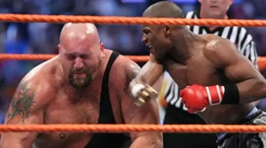 拳王暴打wwe,施瓦辛格一拳打倒wwe