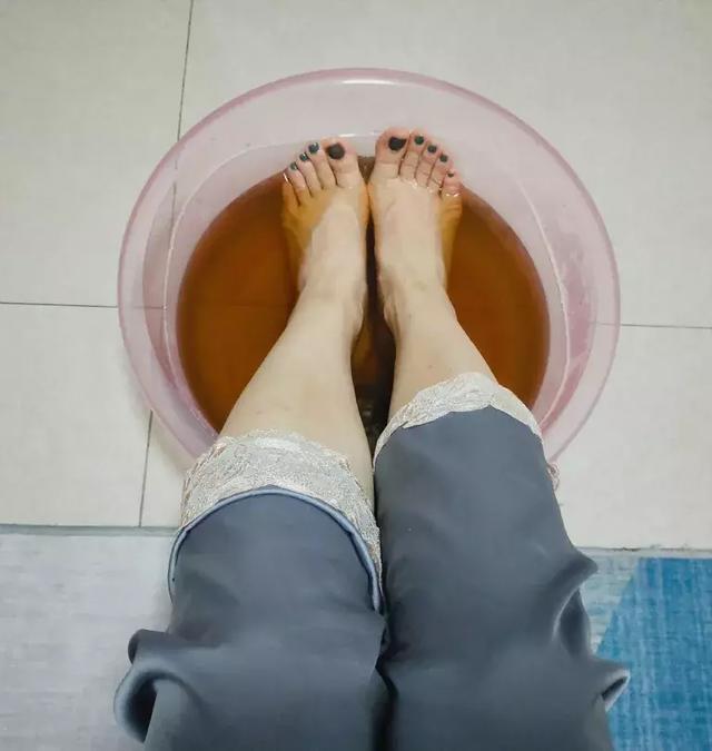 肚子一抓一把肉！原来是体湿太重了，教你三招，赘肉去无踪