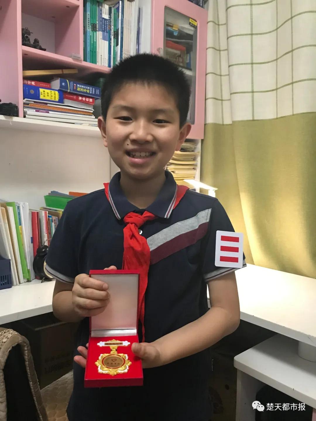 妗堟澘涓嬩笂缃戣,妗堟澘涓嬩笂缃戣鐨勫皬濂冲