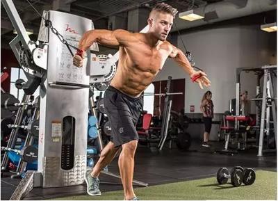 在健身房如何练好胸,胸部下垂最快的器械训练方法