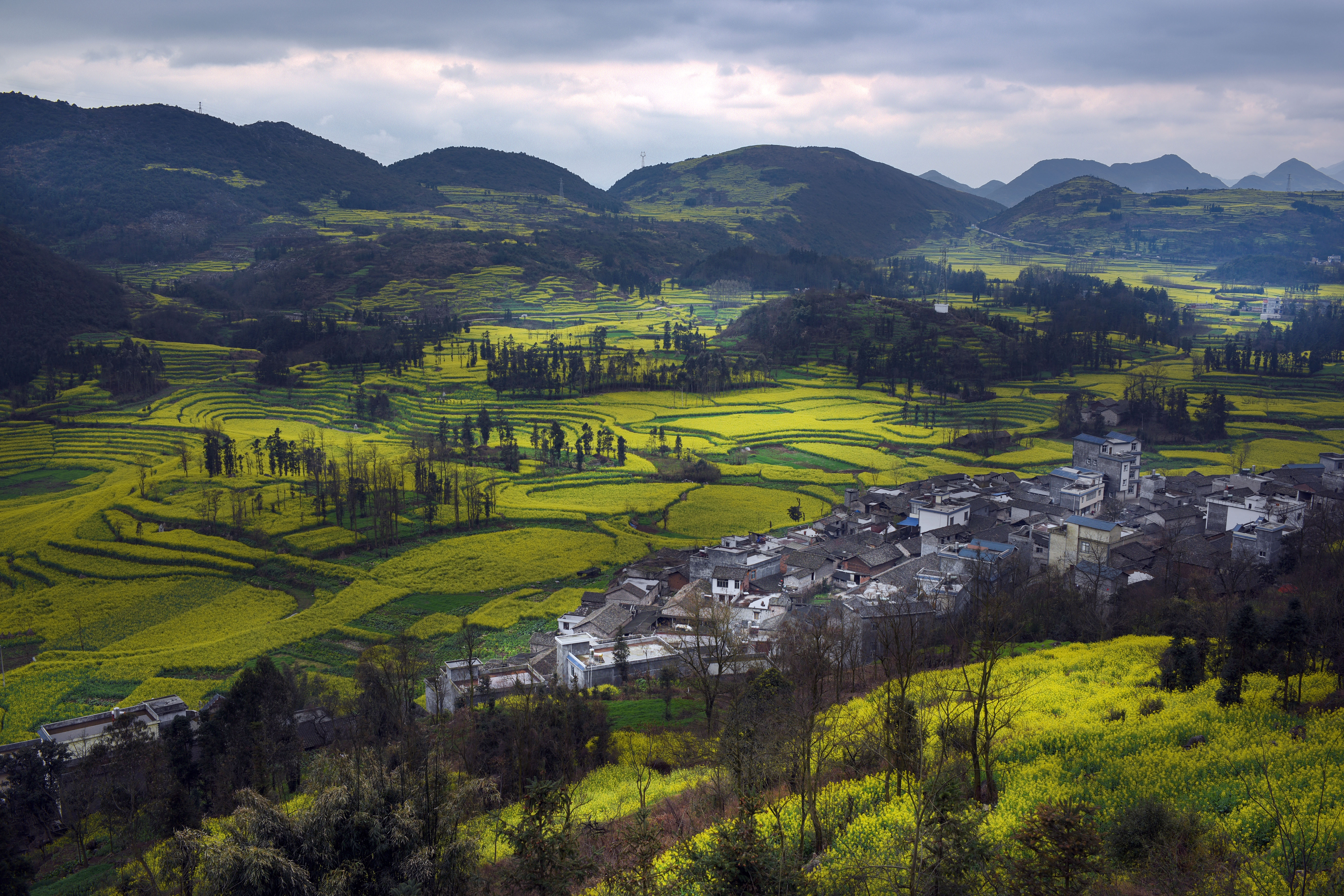 东川红土地螺蛳湾看日落最佳地方,下雨天的螺蛳湾