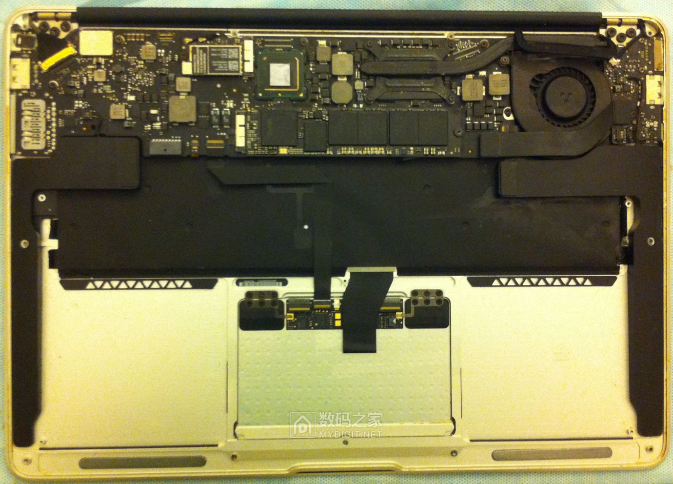 苹果笔记本macbookair7999,苹果笔记本11.6寸macbookaira1370