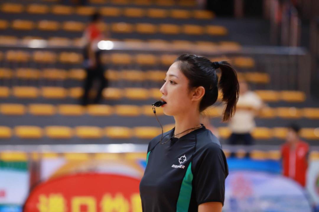 又美又能打,东莞一米八女裁判