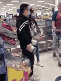 澳大利亚情侣超市买奶粉被骂,澳洲俩情侣买奶粉被白人打