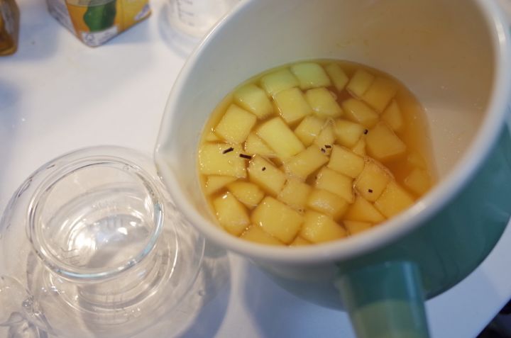 天冷了来一杯暖心热饮,天冷了给自己来杯奶茶