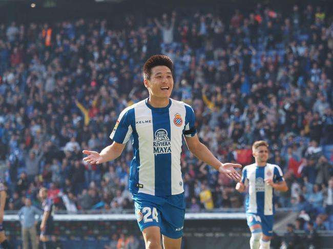 武磊看卡塔尔世界杯,看武磊进巴萨球门