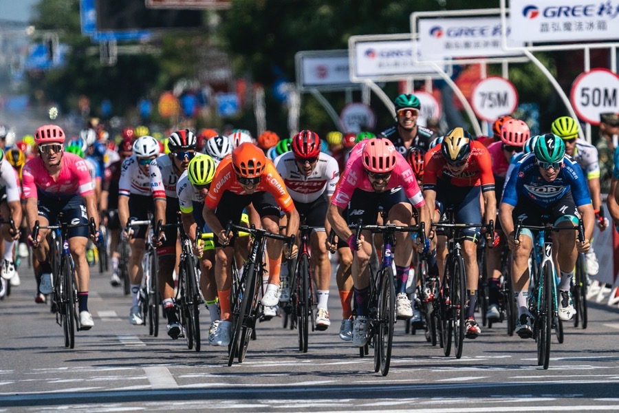 环广西终点冲刺回放,环广西巡回赛完整视频