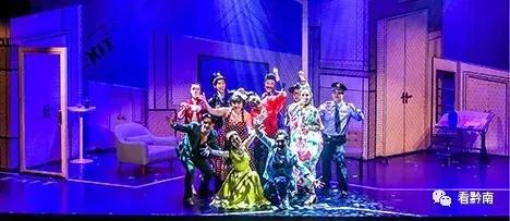 黔南对普通高中各年级排名前20%的学生免除学费，从这个时间开始