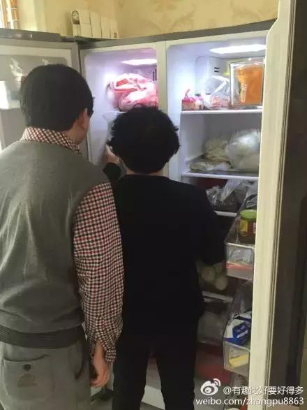 父母看儿子带了100个包子！留学生笑而不语：你是没见过我爸妈……