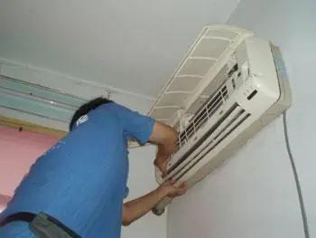 多年空调室内机漏水是什么原因,空调管下雨天漏水怎么解决