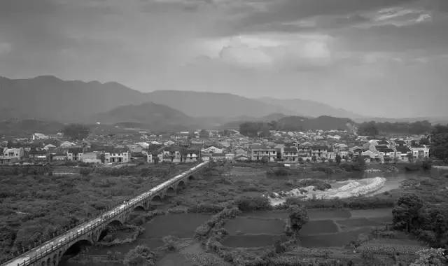 这个村庄一千年前建了个生态下水道，至今旱涝不惧