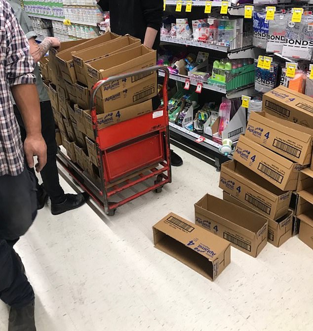 澳大利亚华人在超市抢奶粉,澳洲代购抢奶粉事件