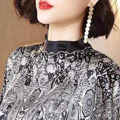 欧版小衫配什么内搭,配白裤子遮肚子小衫时髦又洋气