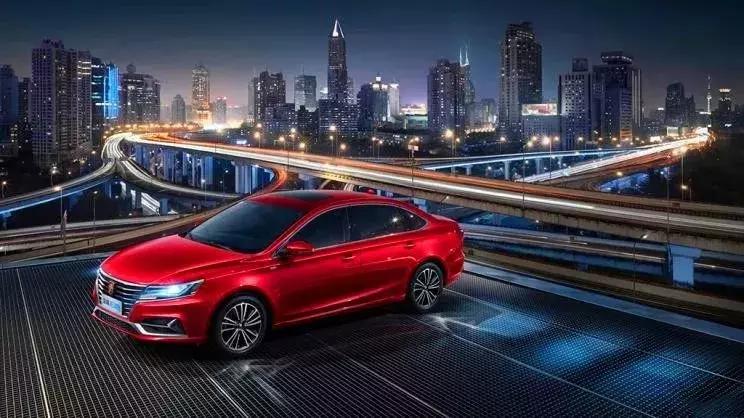 荣威i6plus官图发布外观,荣威i6自动豪华版落地价