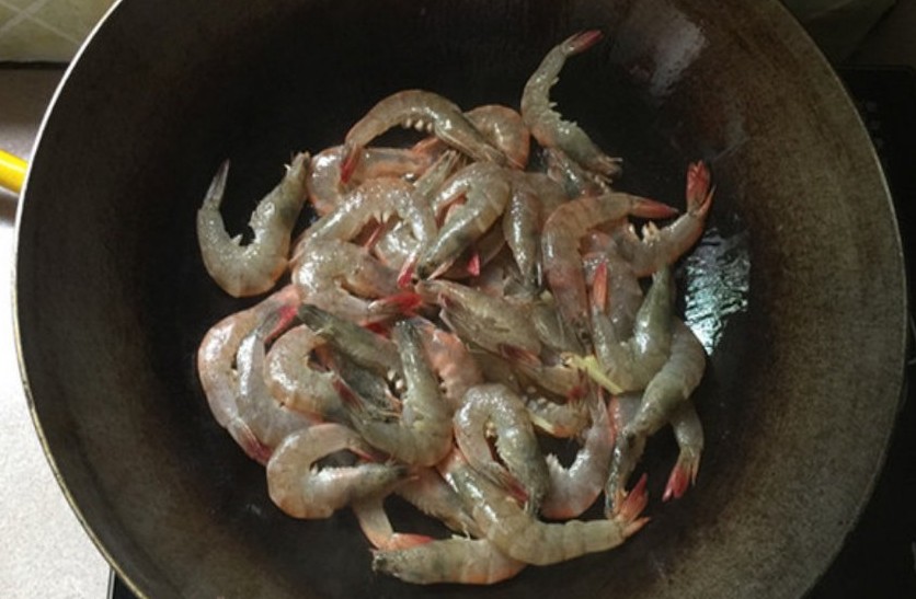 海虾用什么炒着好吃又简单,鲜海虾怎样烧好吃又好看