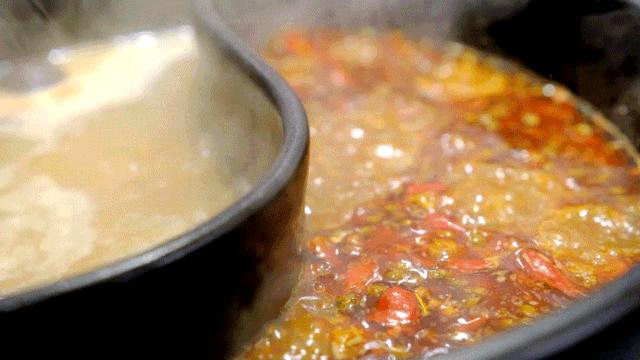 东莞首家火锅+烤肉一体涮就在万江家汇城，几百人排队等着吃