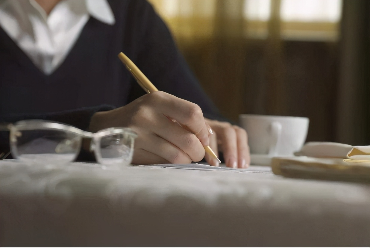 纺织厂女工记录夜班生活抖音,纺织厂女工工资一万多