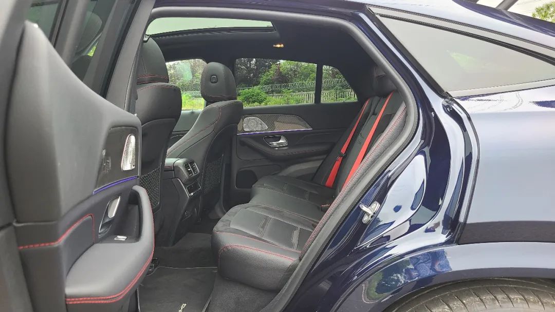 沉浸式体验白色奔驰amggle53轿跑,沉浸式体验奔驰amggle53轿跑