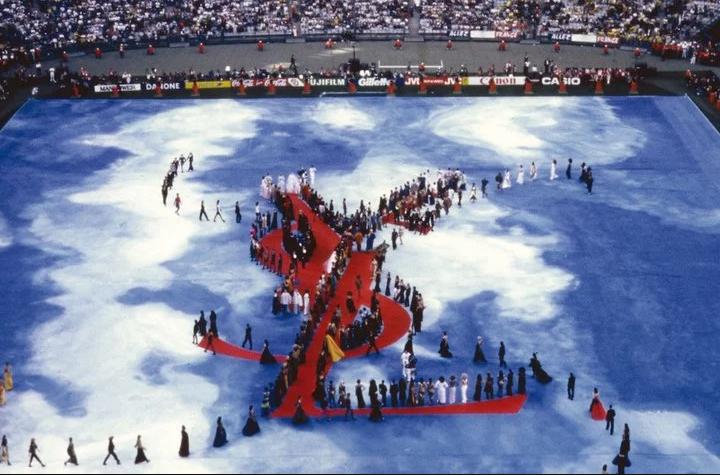 ysl是一个怎样的品牌,ysl到底叫杨树林还是圣罗兰