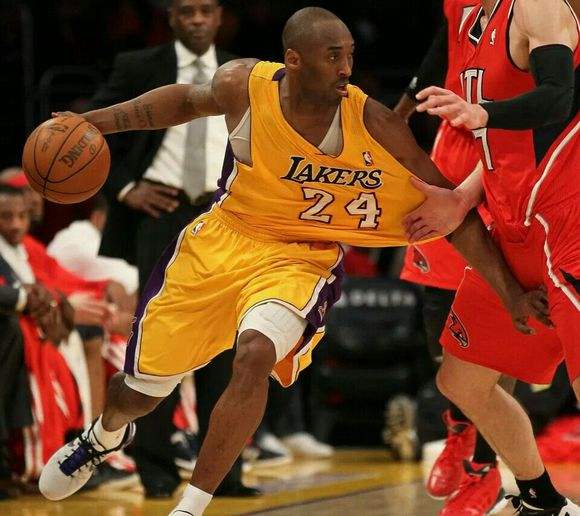 打篮球打脸犯规吗,打篮球翻腕犯规吗