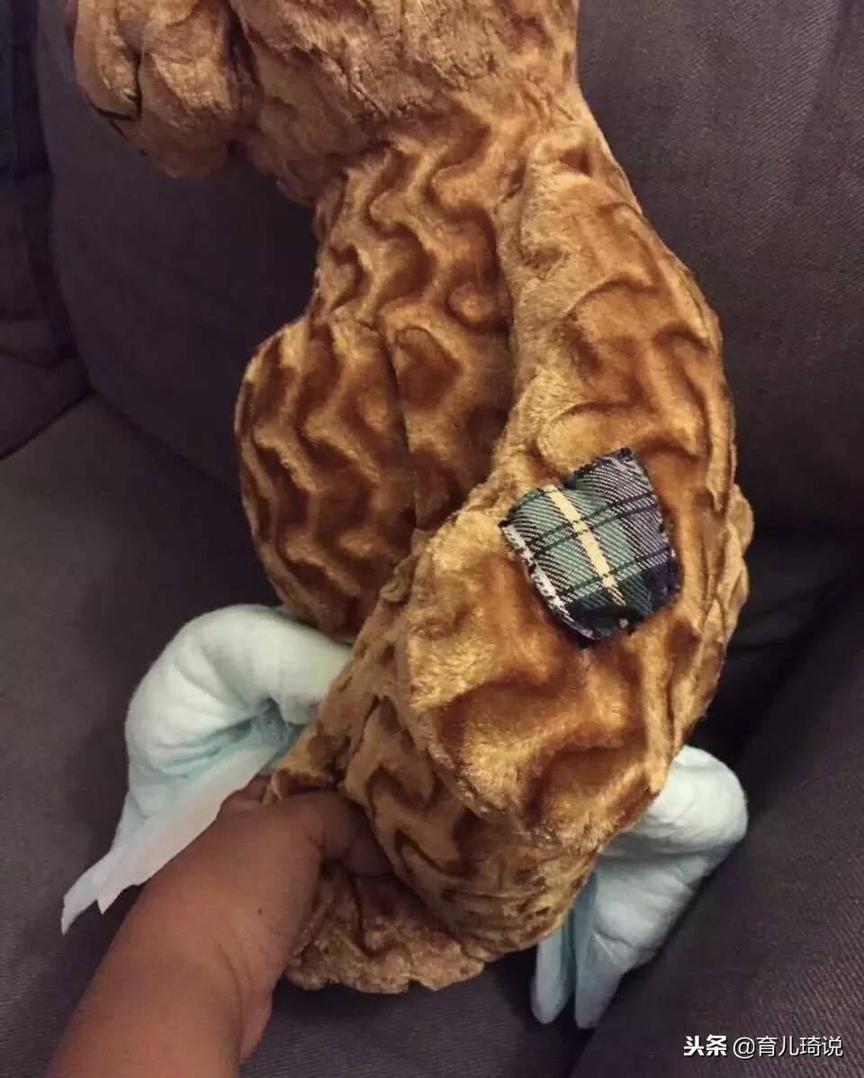 给宝宝换尿不湿的方法,给宝宝换尿不湿的正确方式