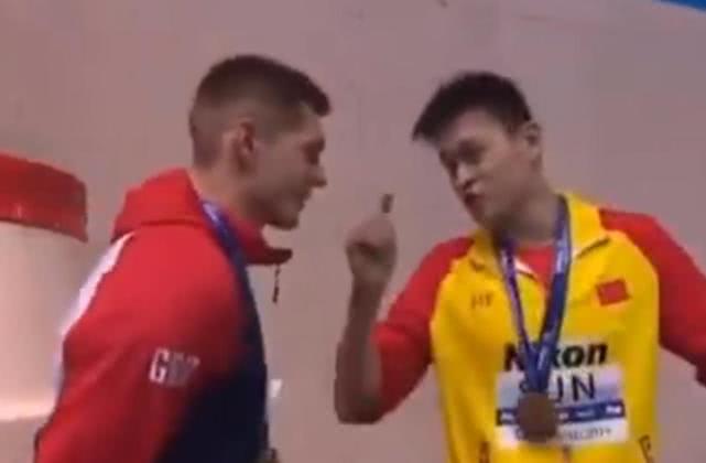 不再沉默！孙杨挥拳咆哮+手势嘲讽+喊其loser，太霸气了