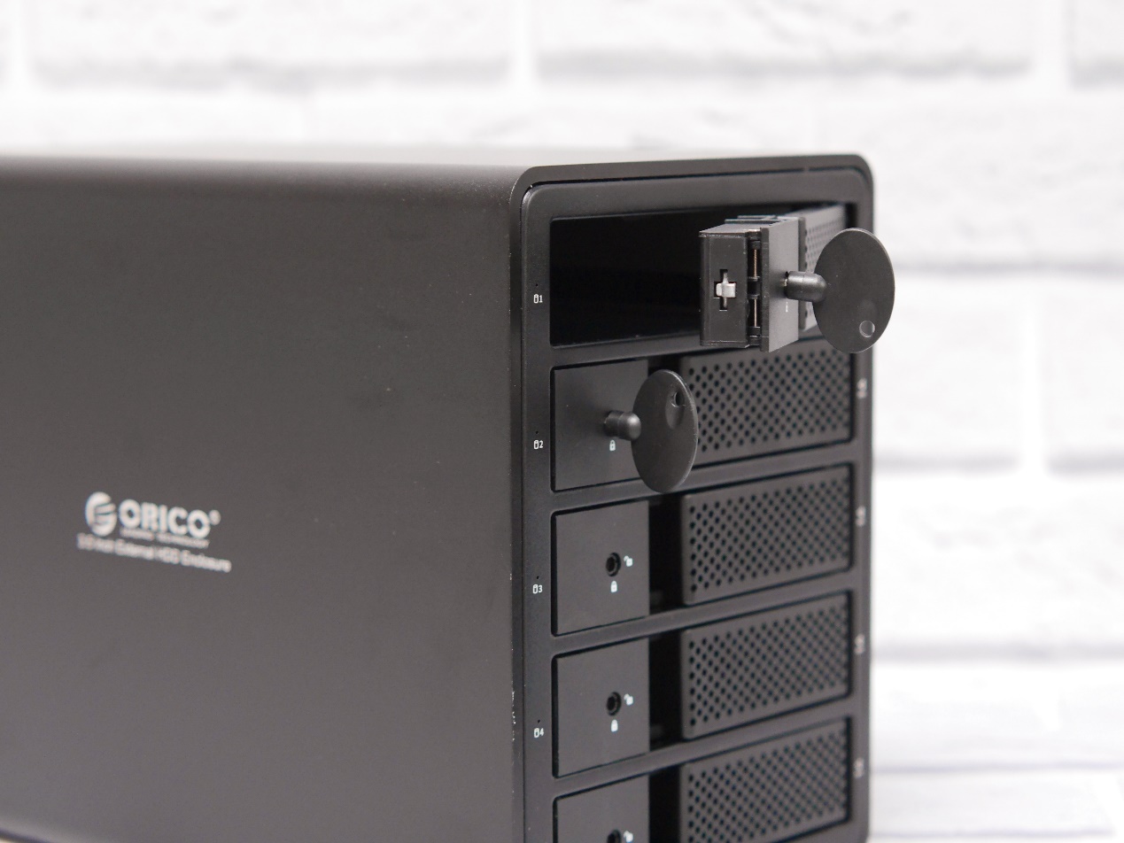 折腾NAS半年后的感受：也许我们需要的只是一个硬盘柜而已