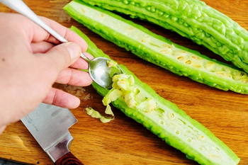 苦瓜怎样做才能减少苦味,苦瓜怎么做才会脆而不苦