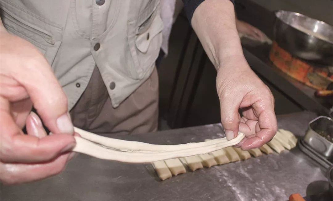 早餐面食技术培训油条配方,早餐店油条做法和配方的全过程