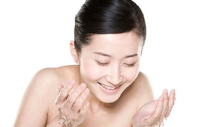 鼻子上挤出螨虫分泌物怎么处理,鼻头上挤出的黄色颗粒是什么