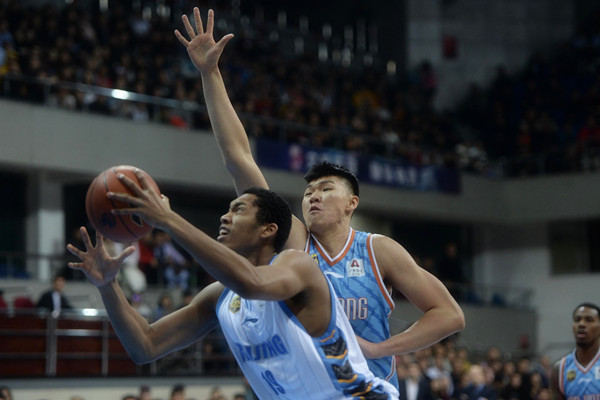 苦坐两年板凳，黑人中锋迎来爆发，他会成为北京“第三外援”？