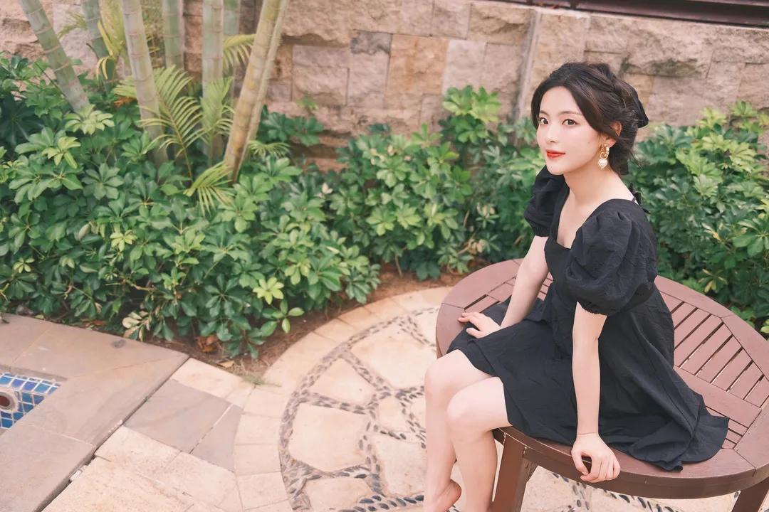 还在穿短袖吗,夏季法式泡泡袖怎么穿