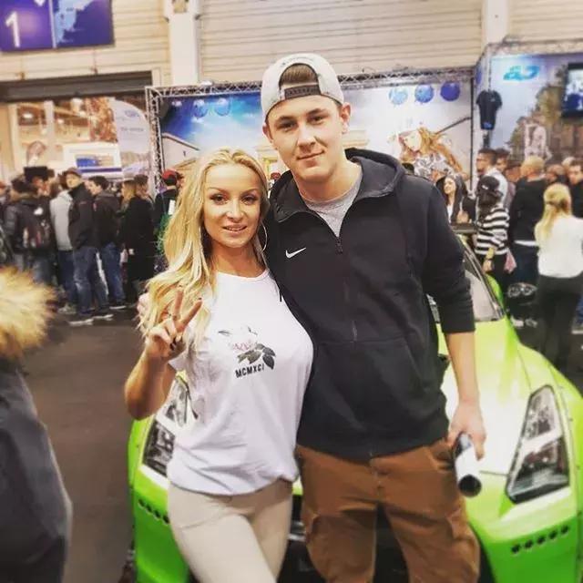 自从坐上了小姐姐的GT-R之后，天天都能体验速度与激情的快感