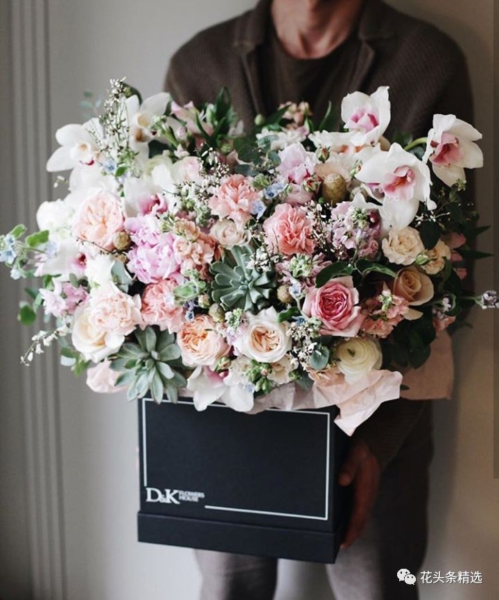 学花艺去上培训班还是去花店好,开花店怎么学